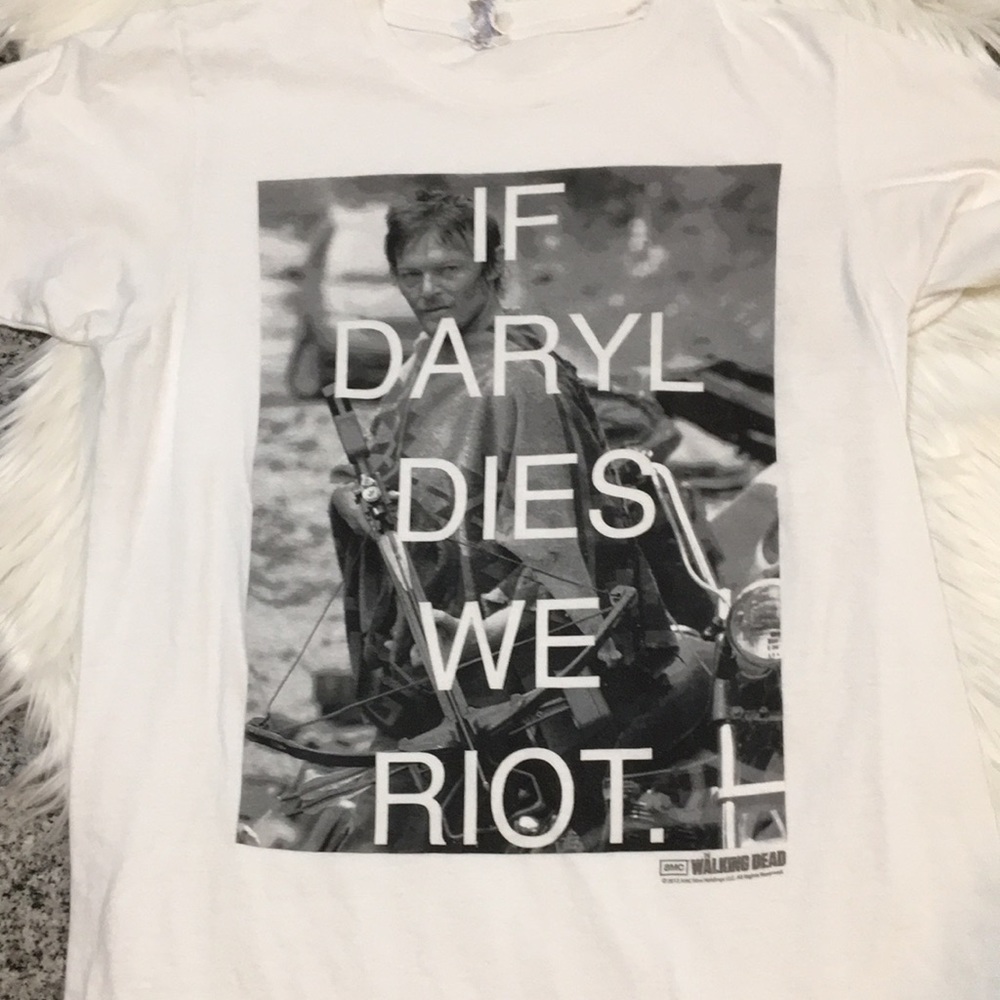 4/$20 the walking dead t-shirt